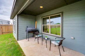 Patio & Fenced Yard: Peaceful Venus Retreat - Image 2