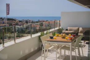 Split-level apartment with spa & private rooftop - Image 2