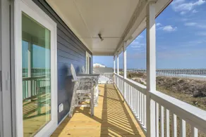American Dream: 3 Bed / 2 Bath Oceanfront Home med 2 overdækkede verandaer tæt på Oak Island Pier - Image 4