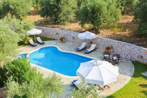 Spacious 5BR Villa with Sea Views + Private Pool - Image 2