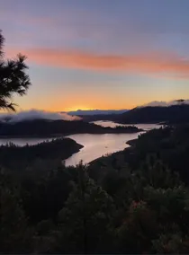 Beautiful Home Above Lake Shasta - Image 3