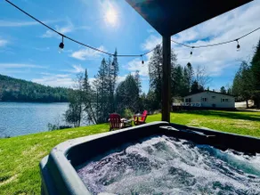 Chalet Skyville-Waterfront-Hot tub-Blue Sea - Image 2