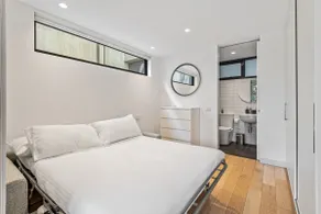 Vibrant 2-Bed Apartment Near St Kilda Beach - Image 5