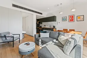 Vibrant 2-Bed Apartment Near St Kilda Beach - Image 3