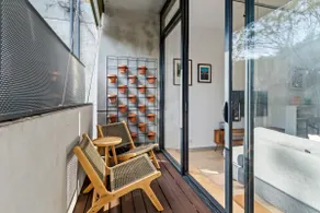 Vibrant 2-Bed Apartment Near St Kilda Beach - Image 2