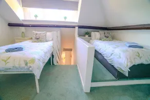 K Suites - Cozy Rural 3 bed House w/ free parking - Image 4