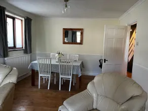 K Suites - Cozy Rural 3 bed House w/ free parking - Image 2