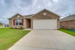 Family Home w/ Large Yard & Patio in Broken Arrow! - Image 3