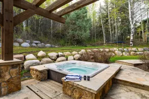 Spacious 5B Home with Fireplace Near Ski Resort - Image 2