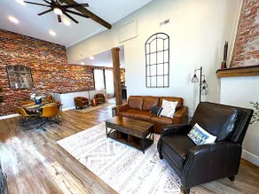 New Ultimate Downtown House-2 Apartments w/5 Bdrms - Image 2
