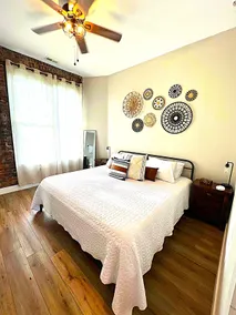New Ultimate Downtown House-2 Apartments w/5 Bdrms - Image 5