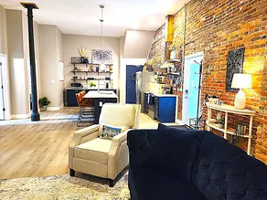 New Ultimate Downtown House-2 Apartments w/5 Bdrms - Image 3