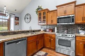Views! LAKE Penthouse- 5 min to Landing & Downtown - Image 4