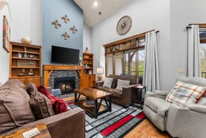 Views! LAKE Penthouse- 5 min to Landing & Downtown - Image 3