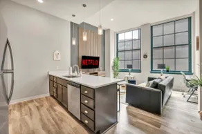 Luxe Flat w/ Heated Pool & Sauna • Gym•Heart of DT - Image 2