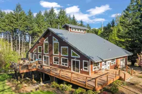 Wondrous Lakeside Historic Home, Acres of Streams, - Image 3
