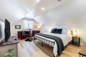 Morrison Getaway - 2BR House BBQ Free Parking - Image 2