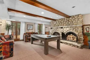 Private Pool, Hot Tub, Sauna & Lake Manor sleep 28 - Image 4