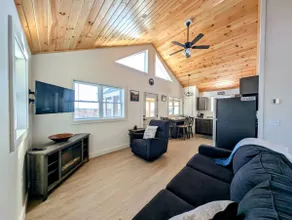 Fishing cabin, wildlife, walk to the pond, sleeps - Image 2