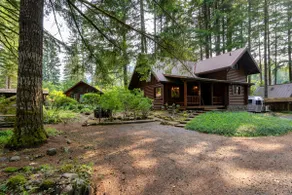 Log Cabin Compound | 6BR/5.5BA | 2 Hot Tubs - Image 4