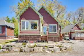 Lake Access & Pools: Sun-soaked Westford Cottage! - Image 2