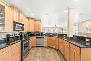 Just Beachy – 2BR Dog-Friendly Townhouse Near Beaches & Attractions! - Image 3