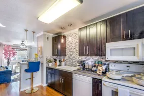 King + Queen 2BR · Sleeps 6 · Walk to SFA - Image 3