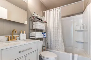 King + Queen 2BR · Sleeps 6 · Walk to SFA - Image 4