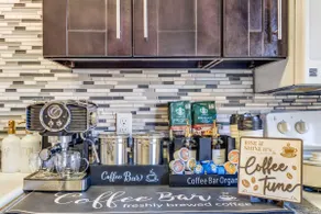 King + Queen 2BR · Sleeps 6 · Walk to SFA - Image 5