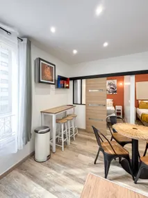 Parisian chic apartment - Image 3