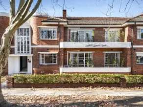 Sun-drenched Two Bedroom Apartment in Toorak - Image 3