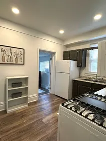 Stunning 3BR-Private Entrance-Renovated-Near City - Image 5