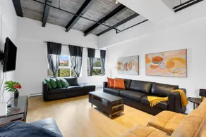 Urban Chic|3BR Loft Retreat- Plateau w/ Parking - Image 2