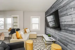 Chic 3 Bedroom close to I-90, Downtown & Lake Erie - Image 4