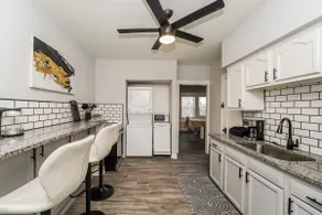 Chic 3 Bedroom close to I-90, Downtown & Lake Erie - Image 5