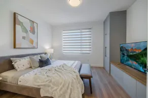 Fenced Yard, Free Parking, 2 King Beds with AC - Image 2