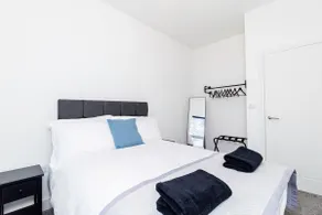 Stylish 2BR Stay in Tonbridge Town Centre - Image 2