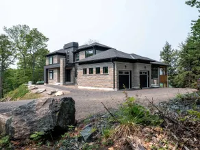 Modern Muskoka Cottage with Lake Views - Image 4