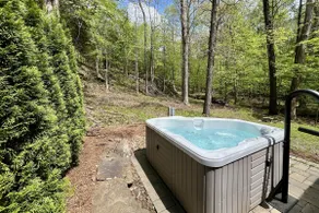 Romantic Cottage w/ Hot Tub & Views - Image 3