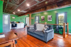 Near Wineries: Country Condo in New Haven - Image 4