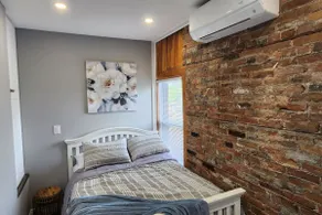 Executive 2BD 58” TV+Wifi+AC+Parking+Kitchen. - Image 2