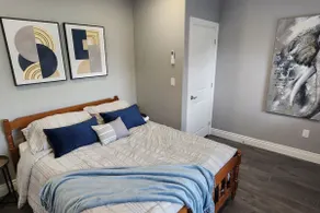 Executive 2BD 58” TV+Wifi+AC+Parking+Kitchen. - Image 3