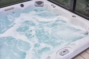 Luxury Lakeside Chalet With Private Hot Tub - Image 2