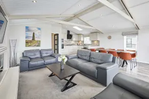 Luxury Lakeside Chalet With Private Hot Tub - Image 3