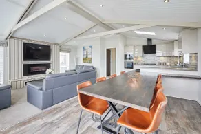 Deluxe Lakeside Chalet With Private Hot Tub - Image 4