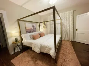 The Baum Suite: Charming 1950s Gem in Schulenburg - Image 4