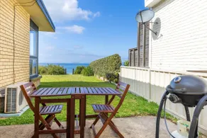 Quay's Cabin - Absolute Beachfront with Views - Image 2