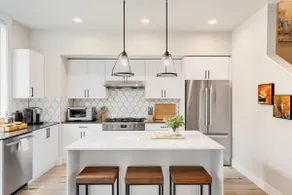 Prime Queen Anne Townhome - Walk to Space Needle - Image 3