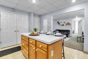 Suite Retreat: quiet comfort on walkable village lane - Image 3