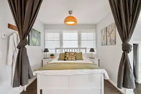 Olde Towne Loft + Walk to Shops + Wi-Fi + Studio - Image 2